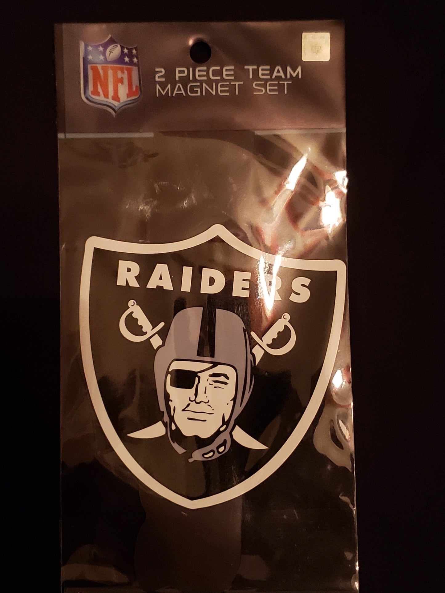 RAIDERS 2 PIECE TEAM MAGNET SET